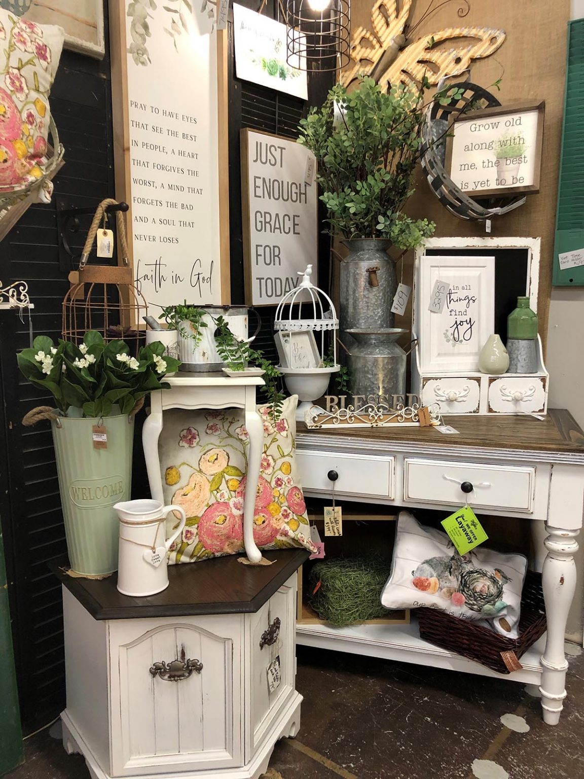 Pace Florida Gift Shop: Alyssa’s Etc. & The Refinery | Smart Retailer