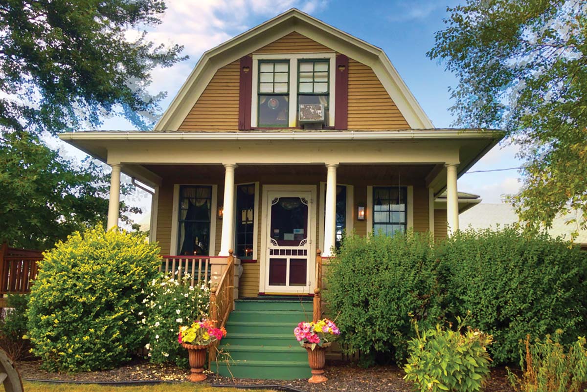 Saginaw, Michigan Gift Shops Pride and Country Village Smart Retailer